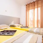 Tanfara Konukevi Brodarica (Sibenik-Knin)
